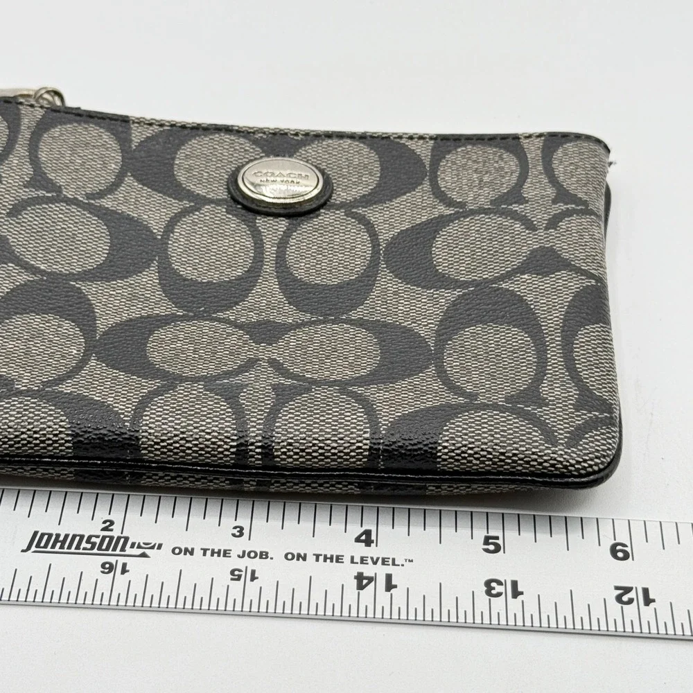 COACH Signature Wristlet Pouch Big C‎ Black/Gray Medium Size Coated Canvas